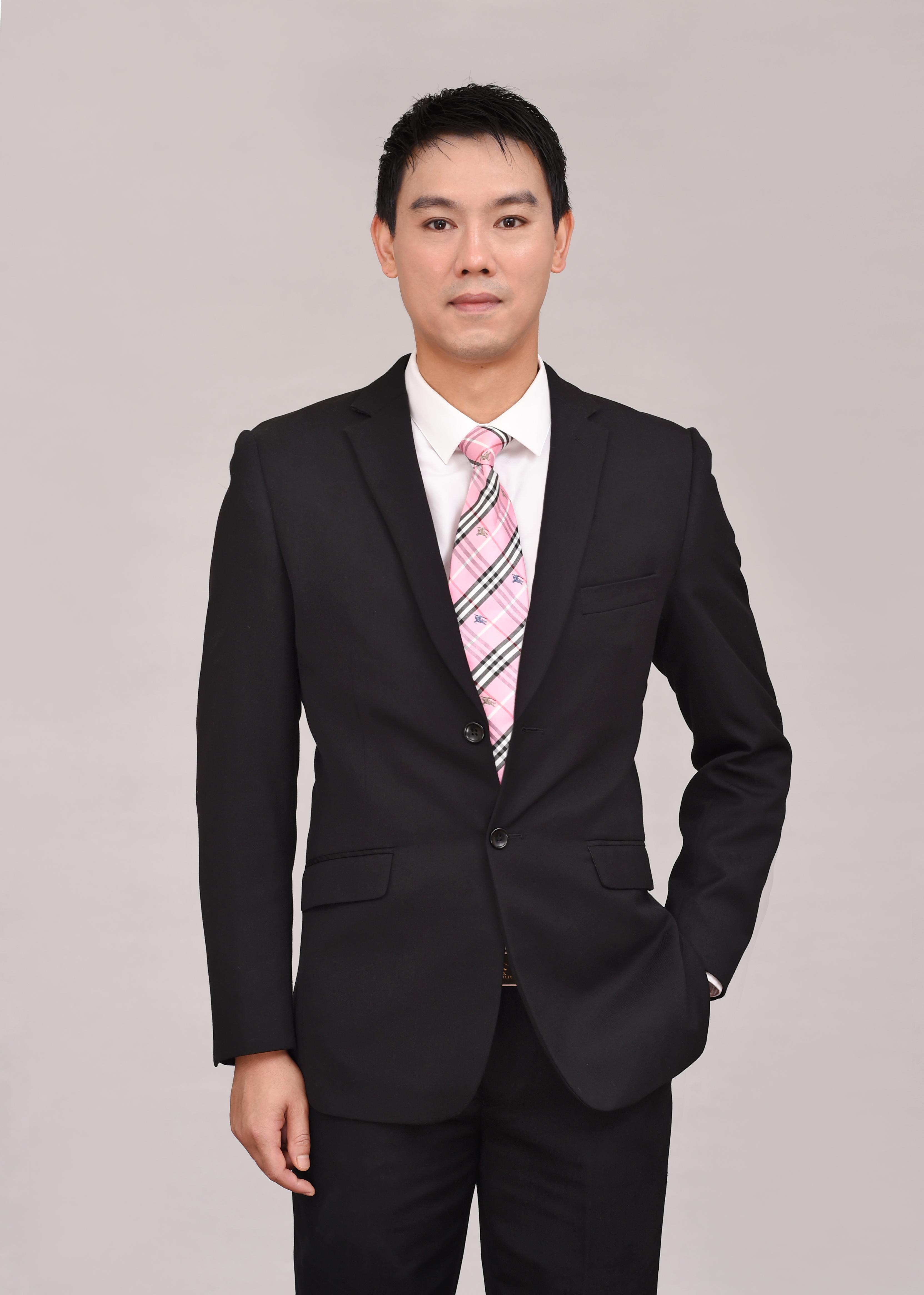 袁月 视觉与舞美负责人